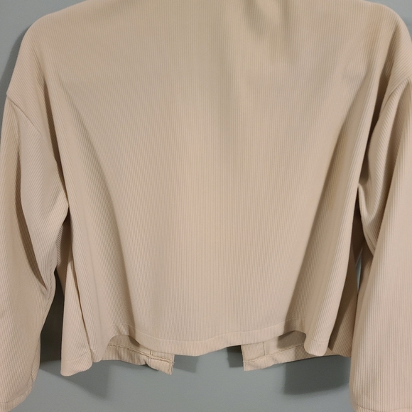 Cropped Jacket - Picture 2 of 3